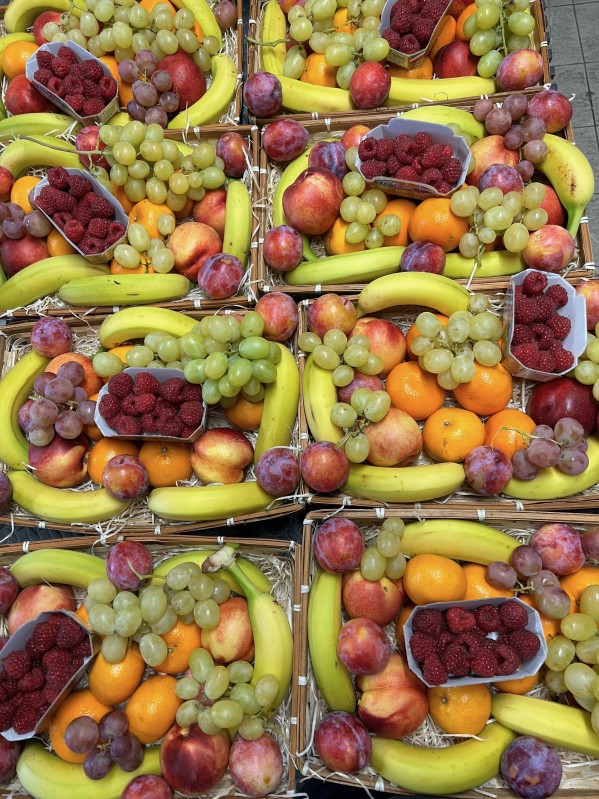 Livraison et préparation de corbeille de fruits pour une naissance ou un baptême à Bordeaux en Gironde